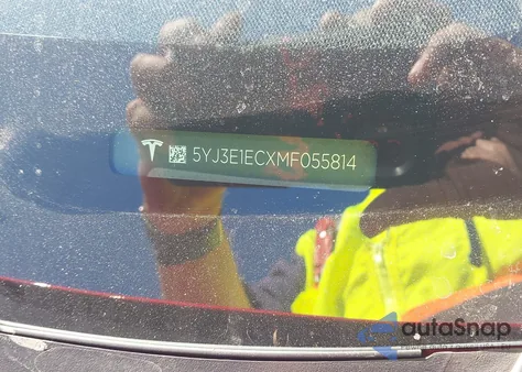 2021 Tesla Model 3 Performance Dual Motor All-Wheel Drive z USA, uszkodzony, nr VIN 5YJ3E1ECXMF055814